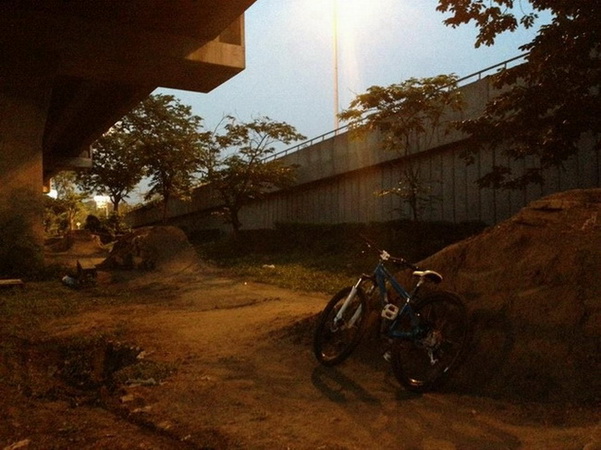 6:19pm October 2, 2012<br />Dirt Jump Track<br />Prasertmanukit-Praditmanuthum Intersection