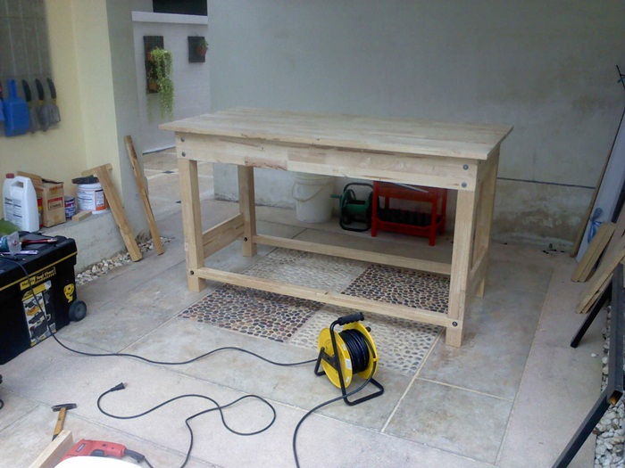 DIY workbench 12 เสร็จเเล้วเหลือ เเต่ลงกระดาษทรายเเล้วลงนำยาเคลื่อบไม้.jpg