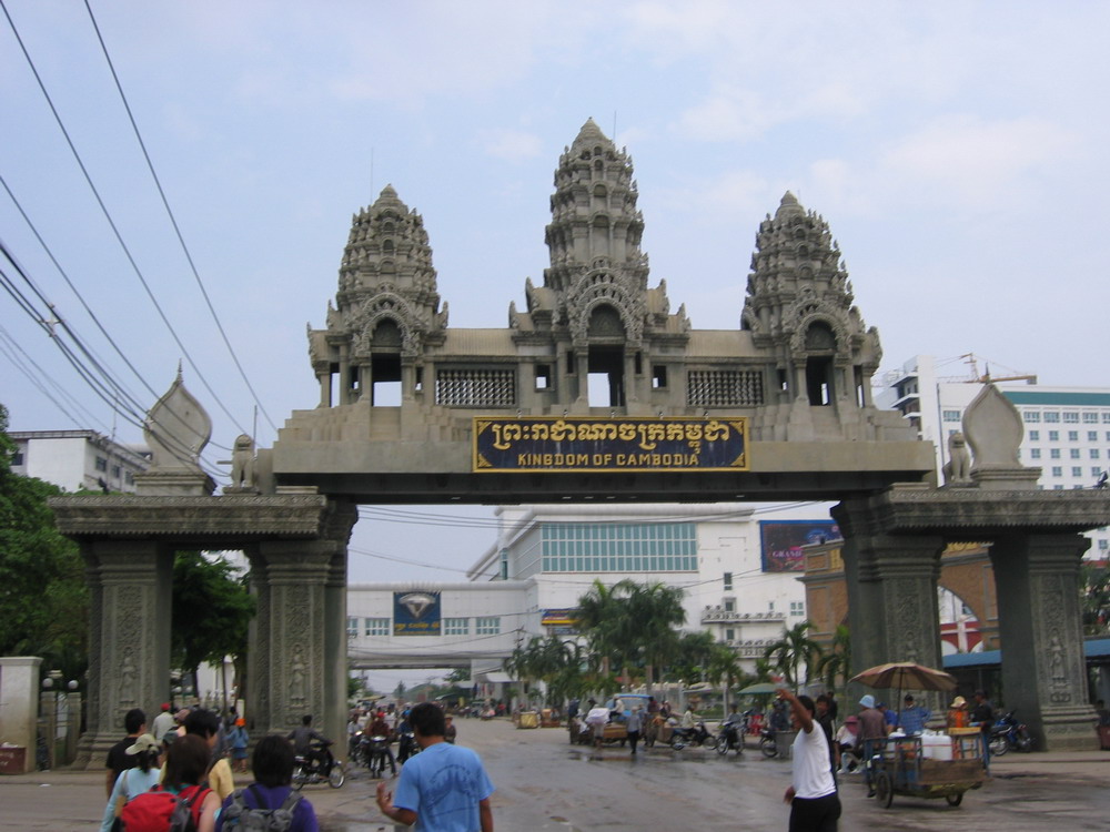 Border_crossing_cambodia.jpg