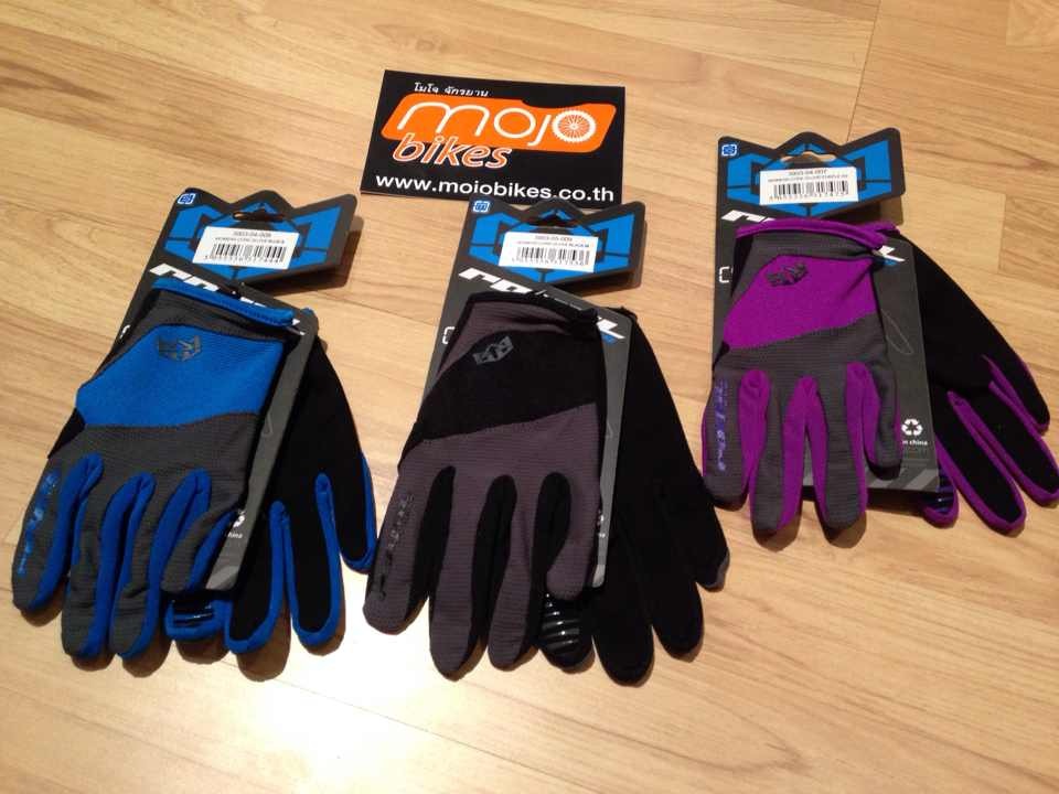 5.Woman's core Glove มี สี ดำ , น้ำเงิน , ม่วง มีตั้งแต่ Xs จนถึง M ค่ะ ราคา 900 บาท