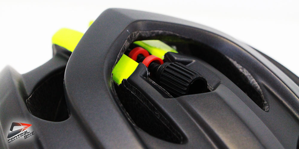 Lazer-Blade-2015-Helmet-Bike-CentralBike-th-02.jpg