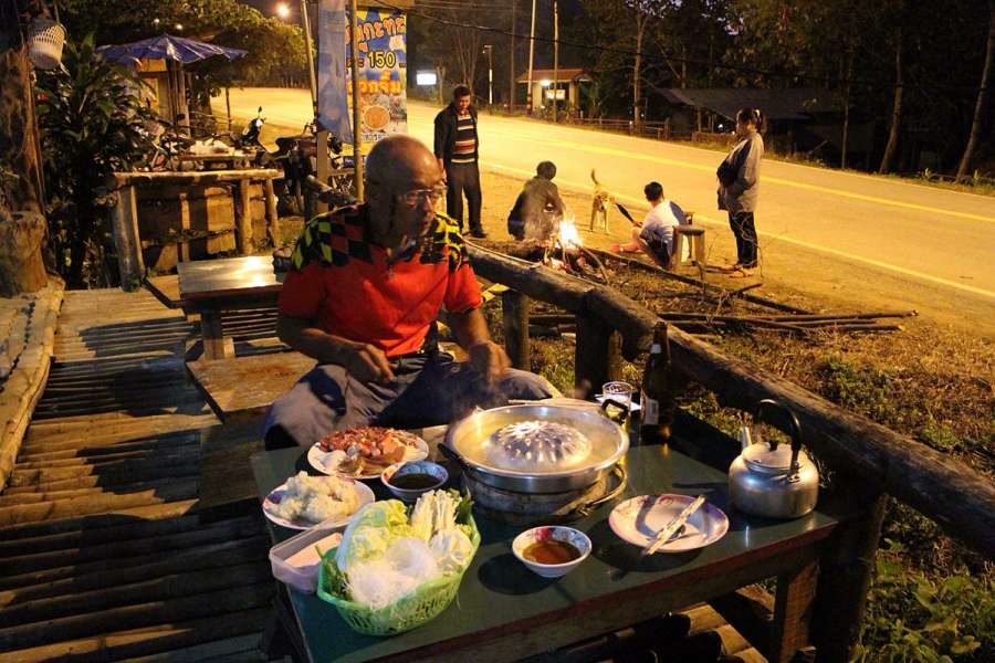 หมูกะทะร้อน พร้อมที่พักในสวน