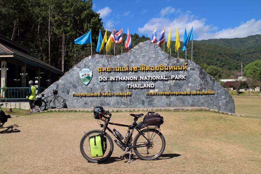 หยุดทานมื้อเที่ยงที่อุทยานแห่งชาติดอยอินทนนท์