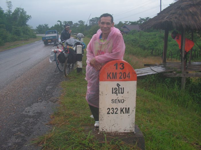 หลักกิโลเมตรในประเทศลาวเป็นแบบนี้ครับ