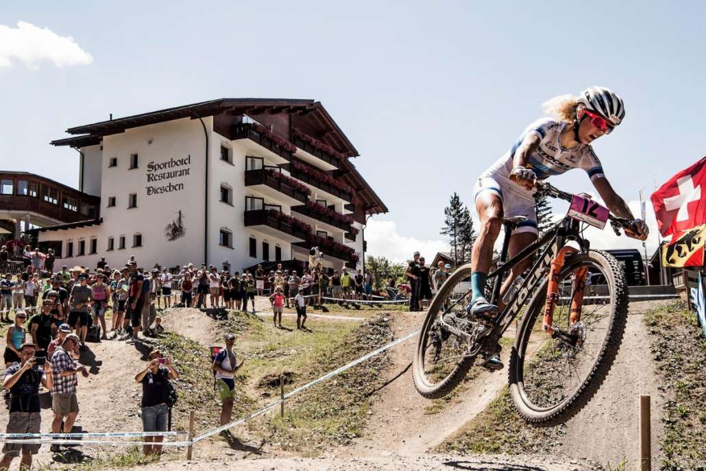 jolanda-neff-racing-during-the-lenzerheide-xco-world-cup-2016.jpg