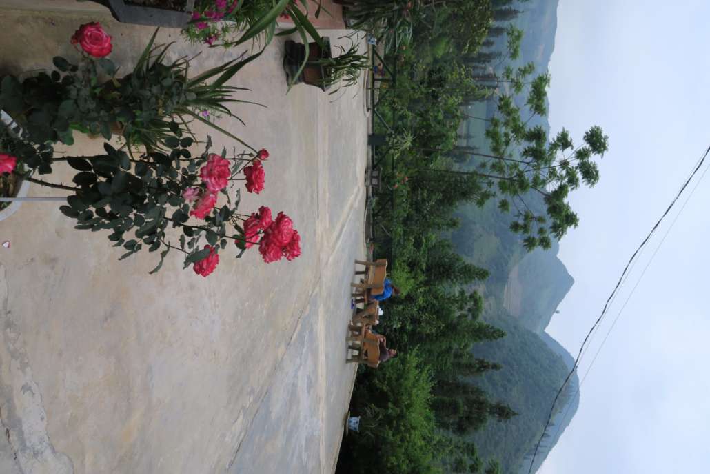 home stay ที่ Bac Ha ไม่แพง อาหารอร่อย พูดไทยพอรู้เรื่องภรรยาเจ้าของเป็นคนไตดำ