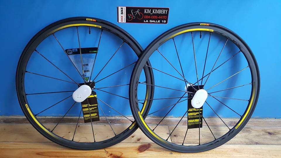 ล้อ mavic รุ่น.R-sys <br /><br />ตัว limited สีเหลือง<br /><br />.<br /><br />ราคา 54500 บาท<br /><br />ราคาพิเศษหลังไมล์ครับ<br /><br />.<br /><br />ดุมฝาเป็น carbon <br /><br />ซี่ลวด ล้อหน้าแบบ CARBON กลม<br /><br />ซี่ลวดล้อหลัง ฝั่งโม่แบบอลู ฝั่งซ้ายแบบ CARBONกลม<br /><br />ขอบล้อแบบอลูเคลือบ CERAMIC ดำ<br /><br />.<br /><br />หากสนใจติดต่อได้ที่ OKKBIKE.COM<br /><br />TEL.0840264470<br /><br />Line ID okkbike<br /><br />.<br /><br />ขอบคุณมากครับ<br />Okkbike.com