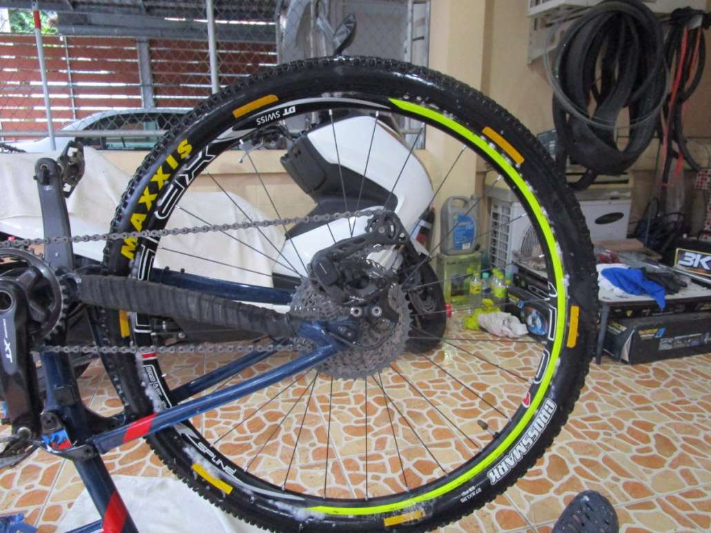 MTB tubeless repair (1).JPG