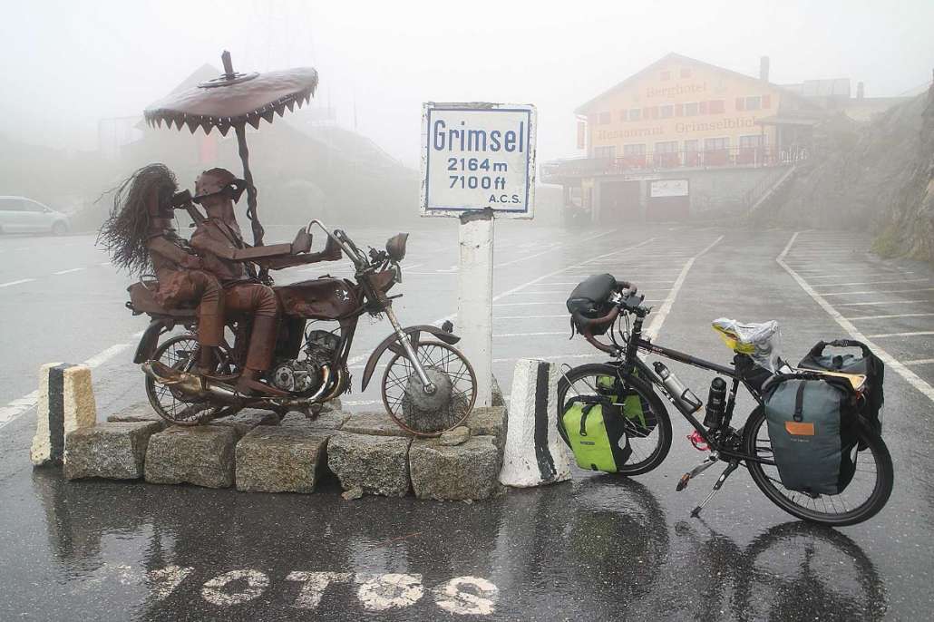 ปั่นข้ามยอดเขา Grimsel ความสูง<br /> 2,164 เมตร ในสวิตเซอร์แลนด์