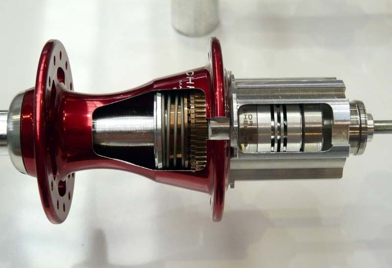 2012-Chris-King-campagnolo-hub-internals-comparison01.jpg