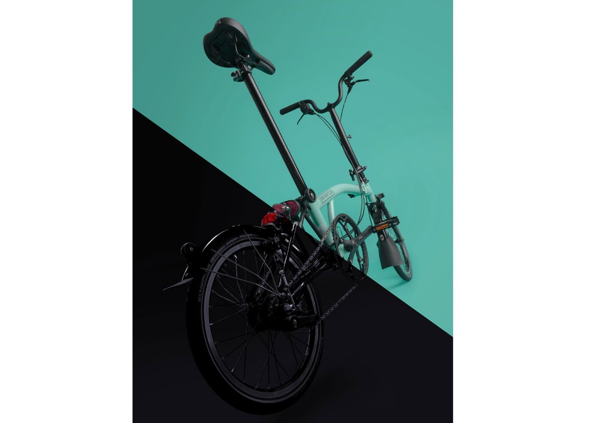 b18-brompton-black-edition-folding-bike-blue-2-web-jpg_1.jpg