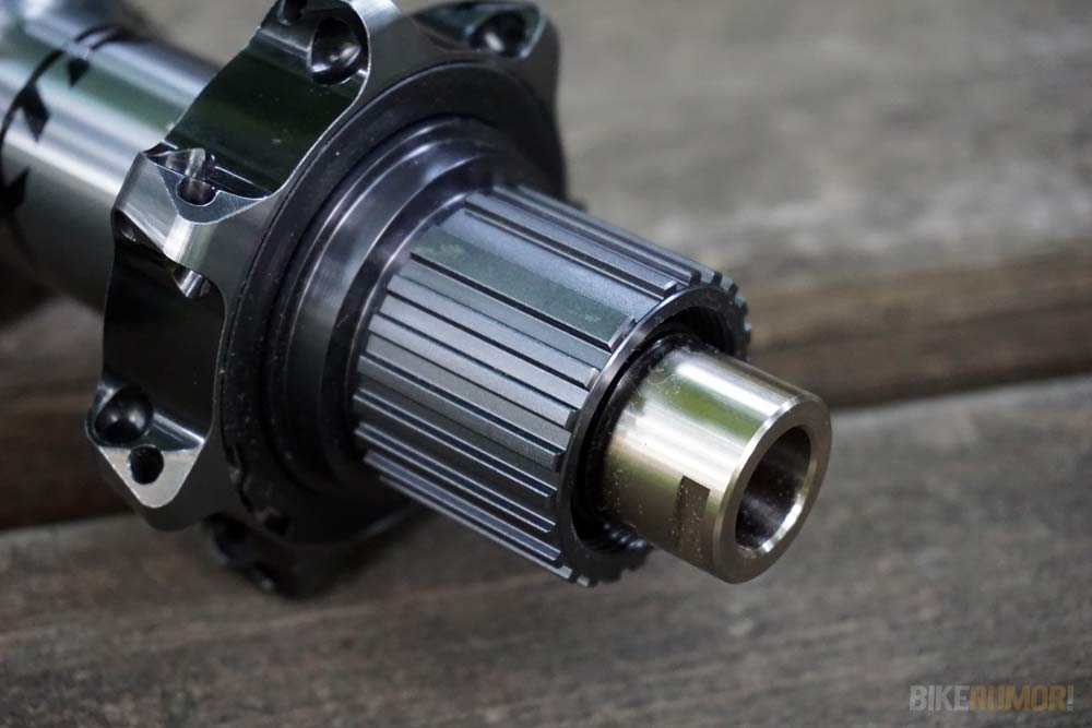 2019-Shimano-XTR-M9100-rear-hub02.jpg