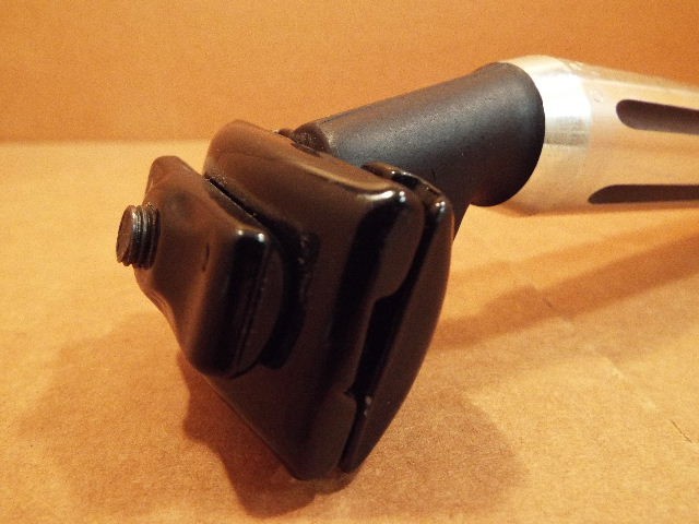 Gipiemme_Fluted_Seat_Post_26-6mm_x_215mm_Glossy_Black_02.JPG