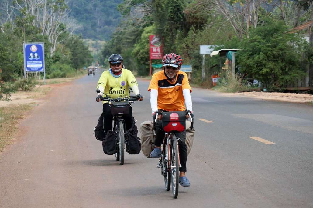 ไหลลงเขามากินมื้อเช้า-เที่ยงที่ Anlong Veng អន្លង់វែង