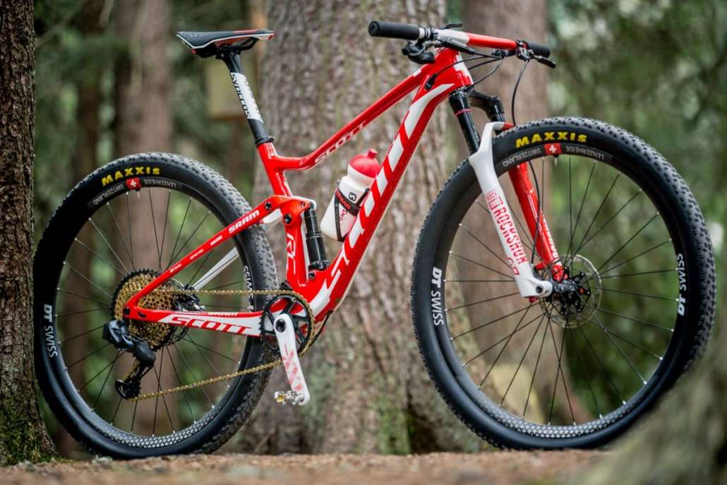 Scott-Spark-RC-900-World-Champion-Nino-Schurter-Swiss-Edition_N1NO-custom-XC-Worlds-mountain-bike_red-driveside.jpg