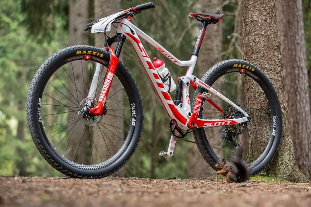 Scott-Spark-RC-900-World-Champion-Nino-Schurter-Swiss-Edition_N1NO-custom-XC-Worlds-mountain-bike_white-non-driveside.jpg