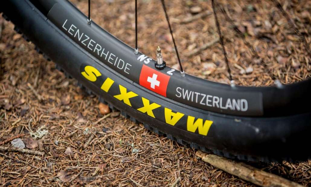 Scott-Spark-RC-900-World-Champion-Nino-Schurter-Swiss-Edition_N1NO-custom-XC-Worlds-mountain-bike_wheels-and-tires.jpg