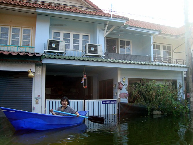 อำไพพายเรือหน้าบ้านDSC07875.JPG