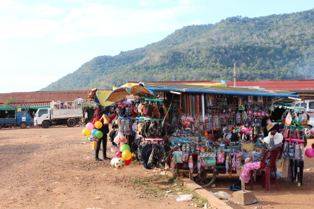 ท่ารถหลัก 4 บรรยากาศเหมือนท่ารถสมัยก่อนบ้านเราฝุ่นถนนลูกรัง