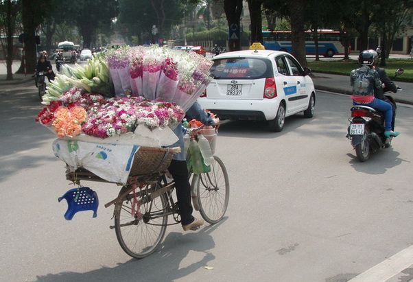 Hanoi Street 1.jpg