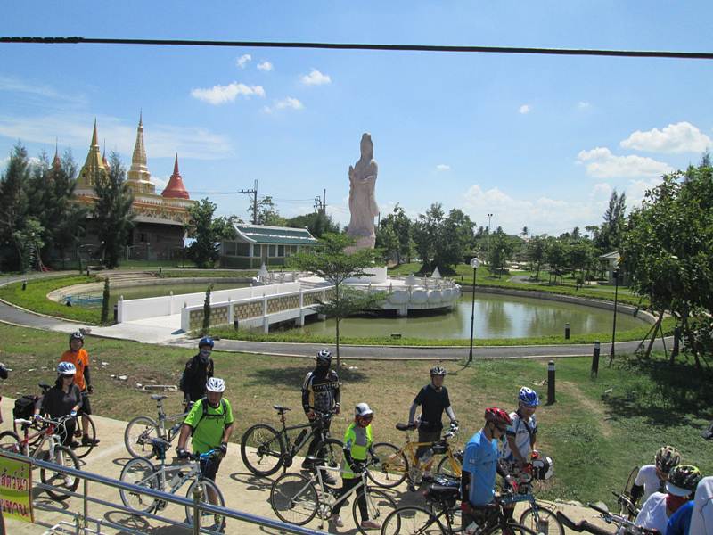 วัดราษฎร์ประคองธรรม