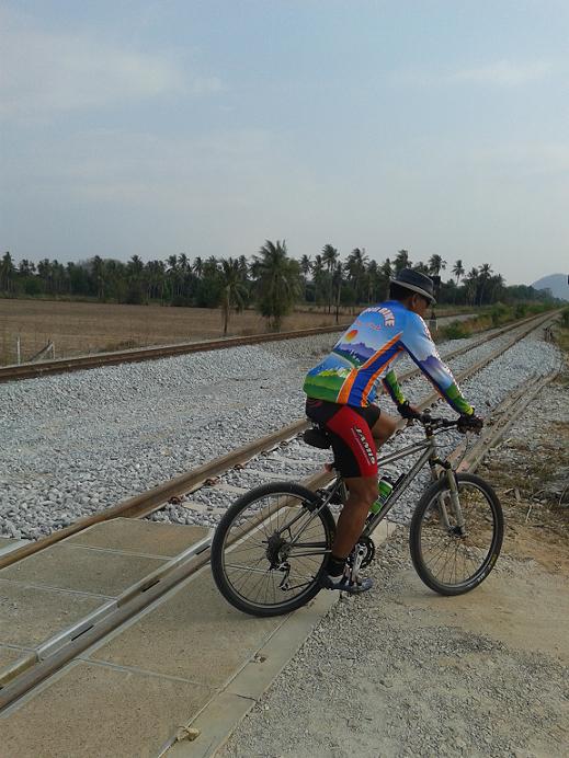 สูงนิดหนึ่งทางรถไฟความเร็วสูง ต่อไป ไม่รู้อีกกี่ปี