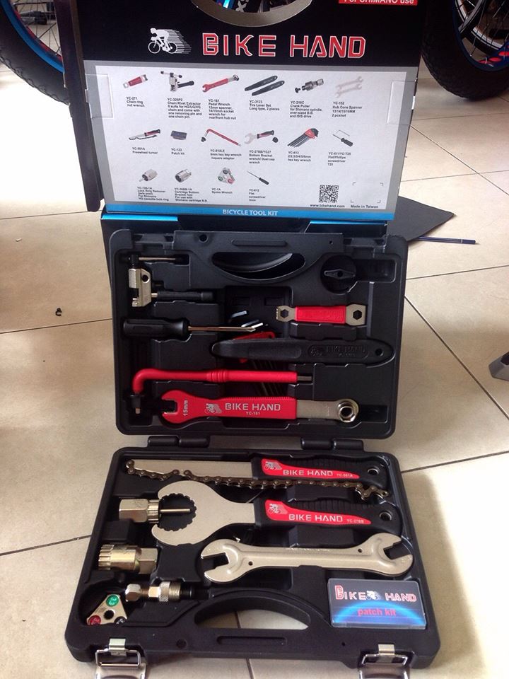 BIKE HAND รุ่นนิยม YC-728 กล่องใหญ่  including 15 items :<br />ราคาปกติ 2,400 ลดเหลือ 1,750 บาท / ems ตามน้ำหนักกล่องจริง+200 บาท<br />BIKE HAND Home Mechanic Tool Kit  including 15 items :<br />-Chain rivet extractor (YC-325-P2)