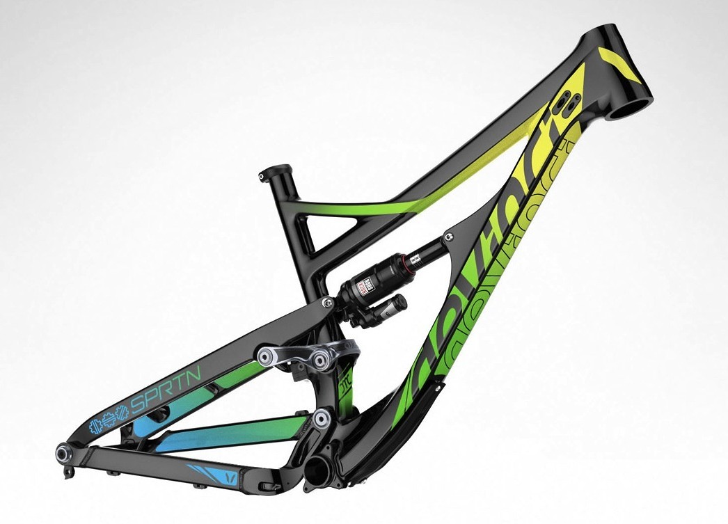 s1600_Devinci_SPARTAN_CARBON_Frame.jpg