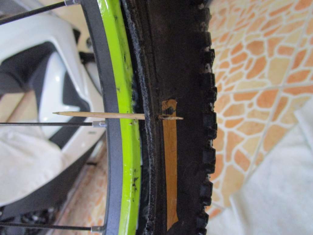 MTB tubeless repair (13).JPG