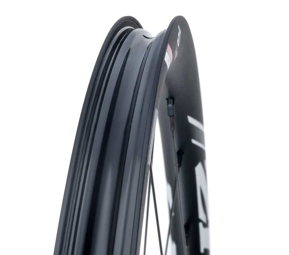 Zipp_30-Course_disc-brake_road-cyclocross_wheelset_tubeless-clincher-rim.jpg