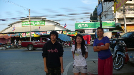 สามสาว กับตลาดแม่ขะจาน